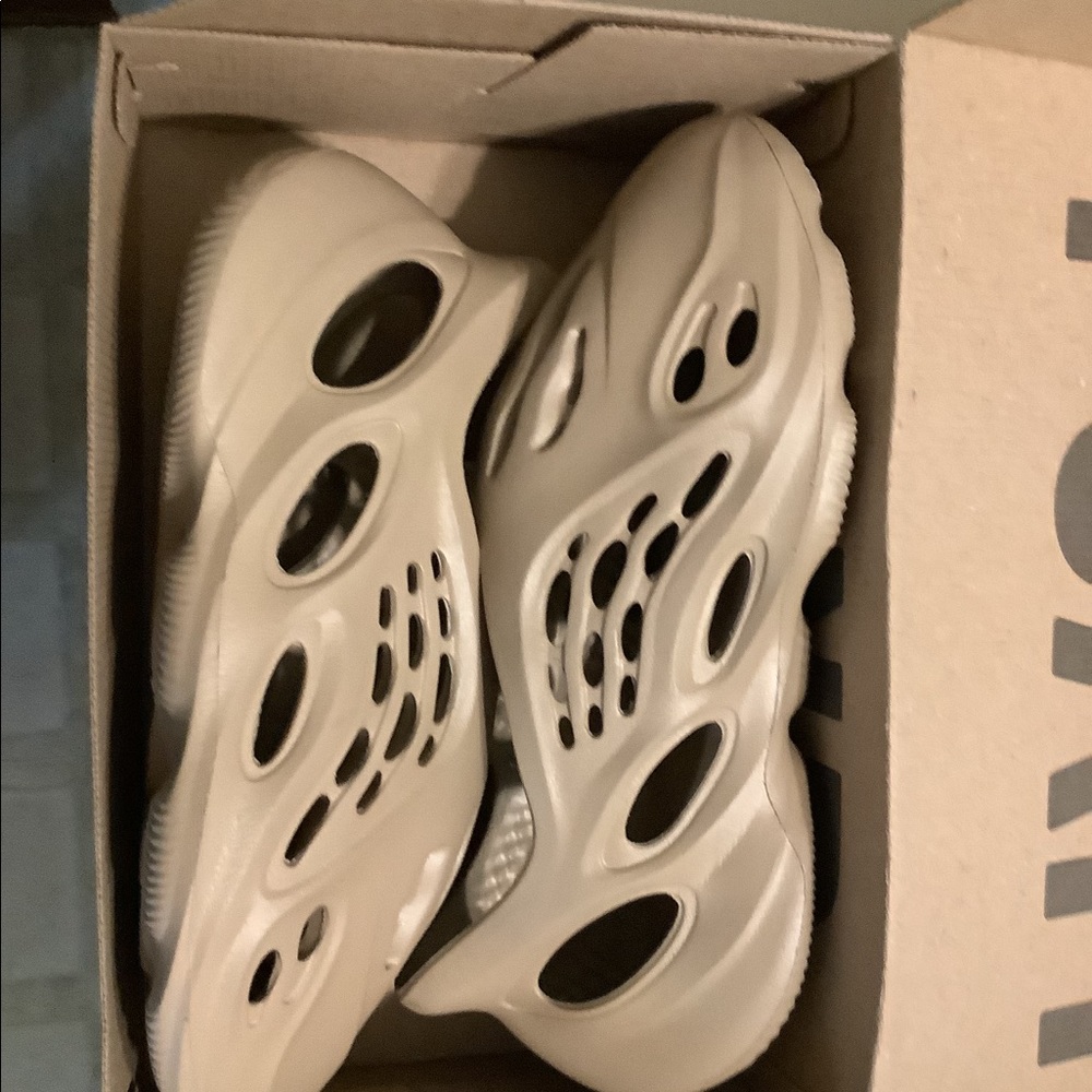 Yeezy Foam Runners “Mist”